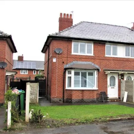 Buy this 3 bed duplex on Rose Bank Road in Manchester, M40 2UN