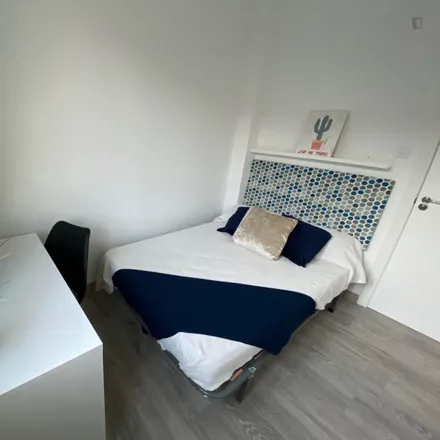 Rent this 5 bed room on Madrid in Calle de Francisco de Guzmán, 15