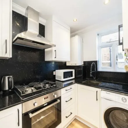 Image 4 - Mirabel Road, London, SW6 7EQ, United Kingdom - Apartment for rent