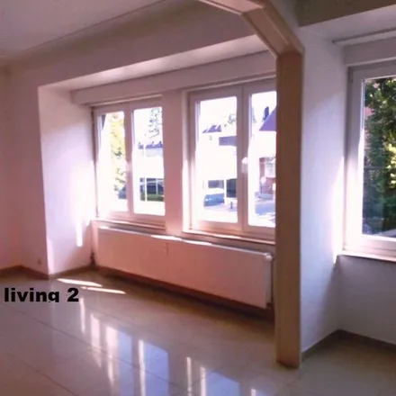 Rent this 3 bed apartment on Marché de Stockel - Markt Stokkel in Place Dumon - Dumonplein, 1150 Woluwe-Saint-Pierre - Sint-Pieters-Woluwe