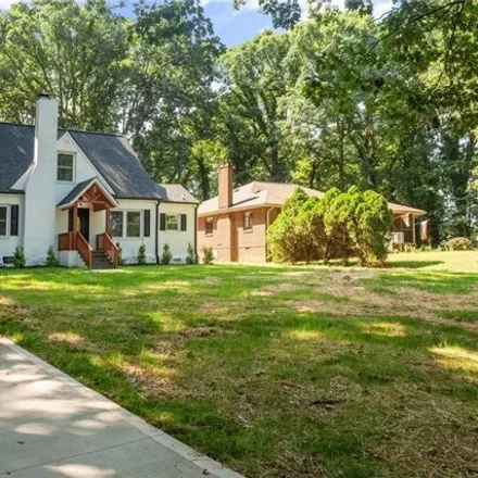 Image 2 - 3884 West Market Street, Starmount Forest, Greensboro, NC 27407, USA - House for sale
