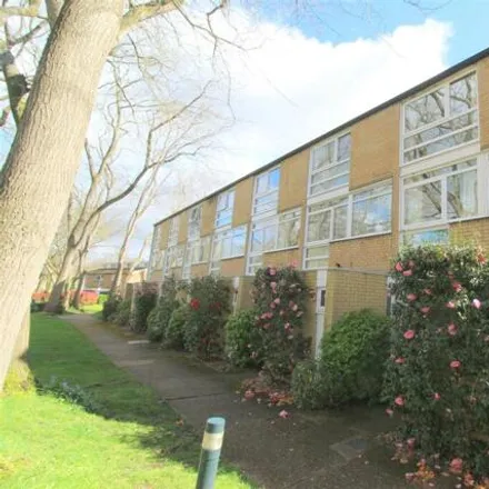 Buy this 3 bed townhouse on Weymede in Byfleet, KT14 7DQ