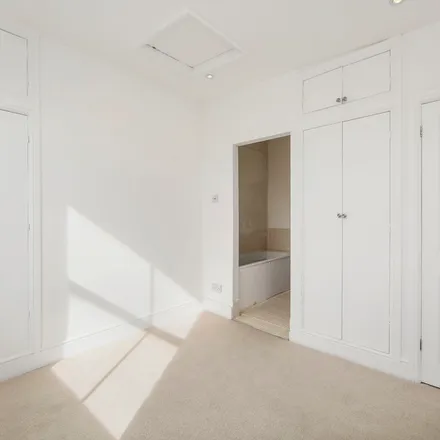 Rent this 1 bed apartment on 63 Chesterton Road in London, W10 6EH