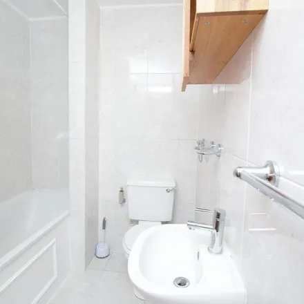 Image 4 - Thorne House, Brent Street, London, NW4 2DX, United Kingdom - Apartment for rent