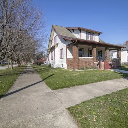 Buy this 5 bed house on 421 West Walnut Street in Kankakee, IL 60901
