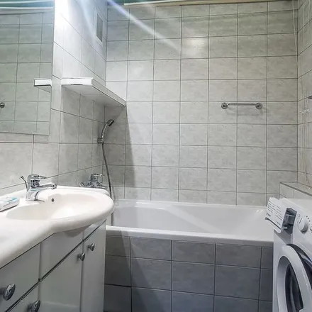Rent this 3 bed apartment on Władysława Anczyca 20 in 93-252 Łódź, Poland
