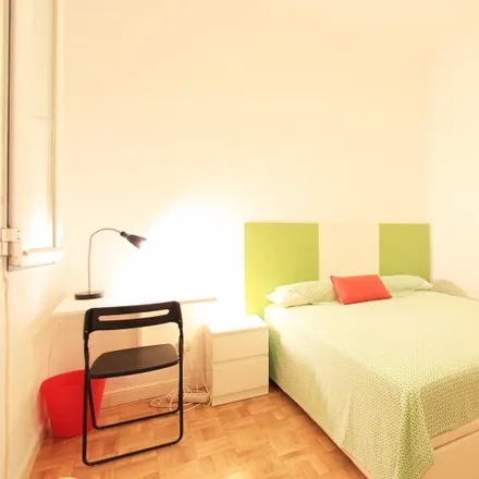 Rent this 4 bed room on Madrid in Colegio María Inmaculada Hijas de la caridad, Paseo del General Martínez Campos