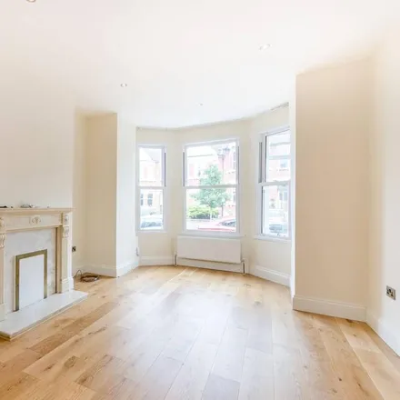Image 1 - Bosworth Road, Bowes Park, London, N11 2SY, United Kingdom - Townhouse for rent