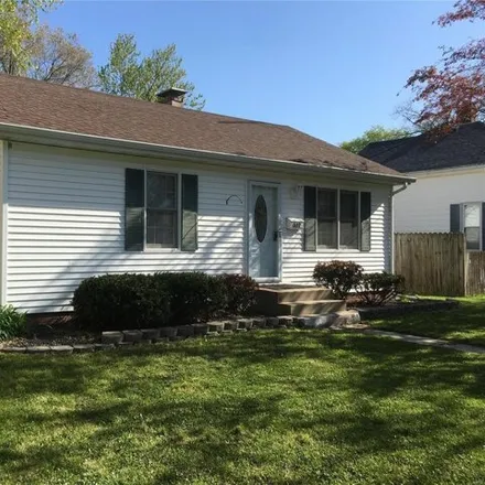 Image 2 - 539 East Winter Avenue, Greenville, IL 62246, USA - House for sale