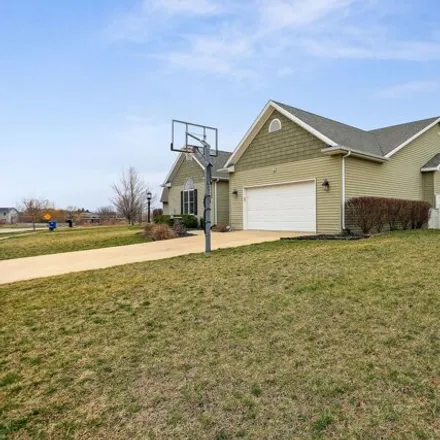 Image 3 - 936 Reagan Drive, St. Joseph, Champaign County, IL 61873, USA - House for sale