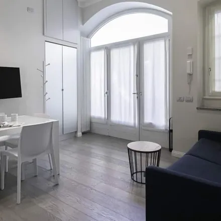 Rent this studio apartment on Alzaia Naviglio Pavese 6