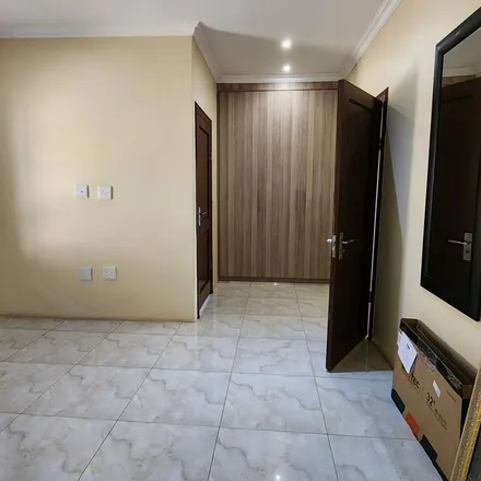 Rent this 8 bed apartment on Greenstone Shopping Centre in Blackrock Street, Johannesburg Ward 32