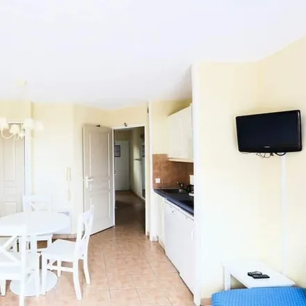 Image 9 - 83380 Roquebrune-sur-Argens, France - Apartment for rent