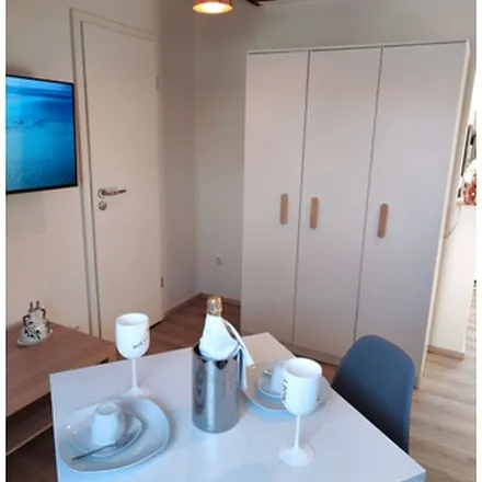 Rent this 2 bed apartment on Schönningstedter Straße 77 in 21465 Reinbek, Germany