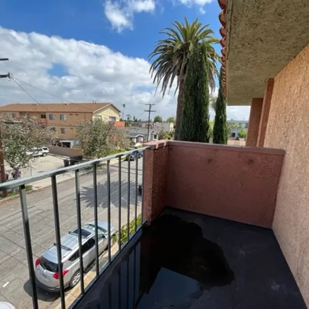 Rent this 2 bed apartment on Burbank Elementary School in Junipero Avenue, Long Beach