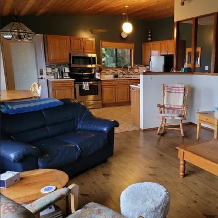 Image 3 - Bowser, BC V0R 1G0, Canada - House for rent