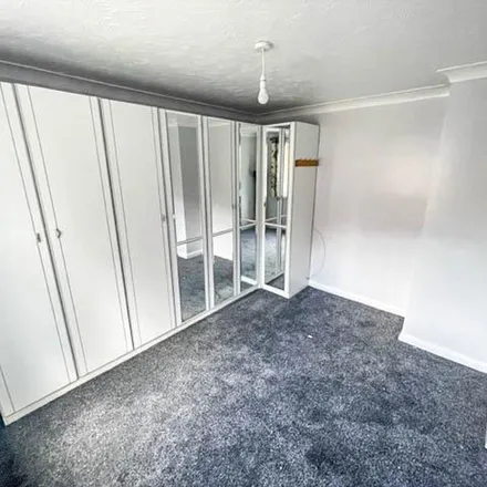 Image 3 - 14 Marina Gardens, Tendring, CO15 5BD, United Kingdom - Apartment for rent