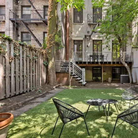 Image 4 - 305 West 13th Street, New York, NY 10014, USA - Townhouse for rent