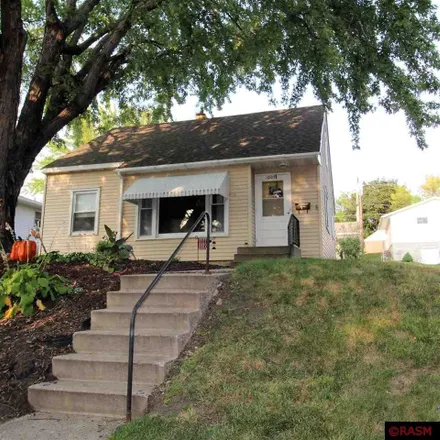 Buy this 4 bed house on 1005 South State Street in New Ulm, MN 56073