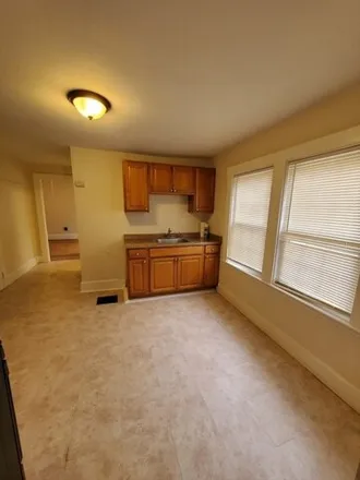 Image 3 - 3 Lothrop Street, Beverly, MA 01915, USA - Apartment for rent