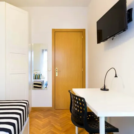 Image 2 - Calle del Limonero, 47-49, 28020 Madrid, Spain - Room for rent
