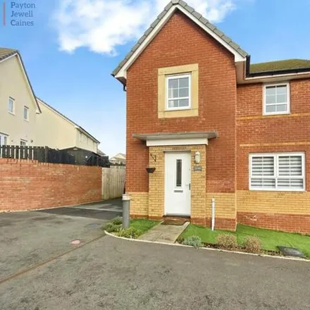 Buy this 4 bed house on 31 Maes Y Rhedyn in Bryntirion, CF31 4FD