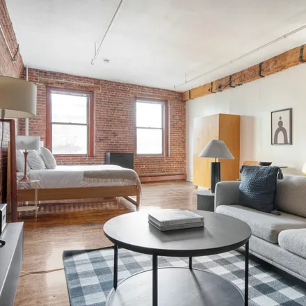 Rent this studio apartment on University Pizza in Huntington Avenue, Boston