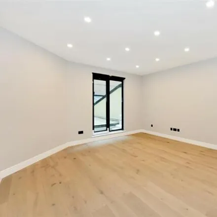 Image 5 - Argos, Point W Access Road, London, W8 5JH, United Kingdom - Apartment for sale