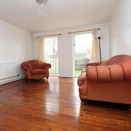 Rent this 3 bed apartment on Solomon's Passage in London, SE15 3DN