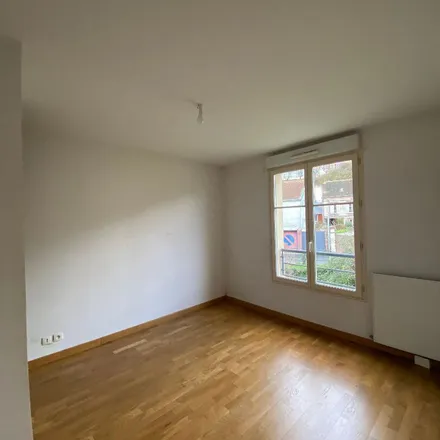 Rent this 4 bed apartment on 3 Rue de Châteaudun in 28100 Dreux, France