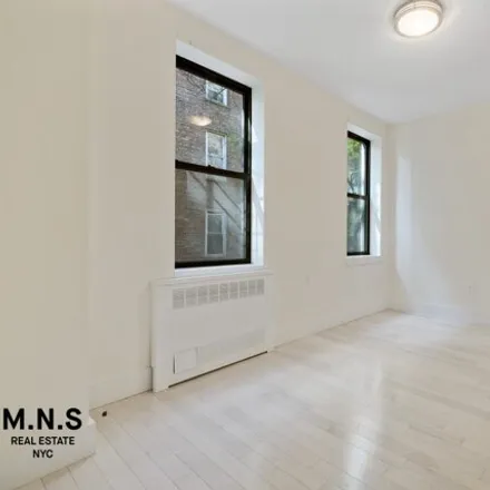 Image 2 - 1511 Brighton 15th Street, New York, NY 11235, USA - House for rent