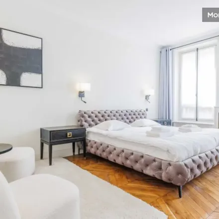 Rent this 2 bed apartment on 52 Avenue Georges Mandel in 75116 Paris, France