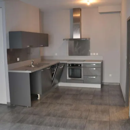 Rent this 2 bed apartment on 65 Avenue de Lanessan in 69410 Champagne-au-Mont-d'Or, France