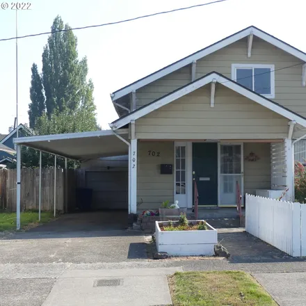 Buy this 4 bed house on 702 South 6th Avenue in Kelso, WA 98626