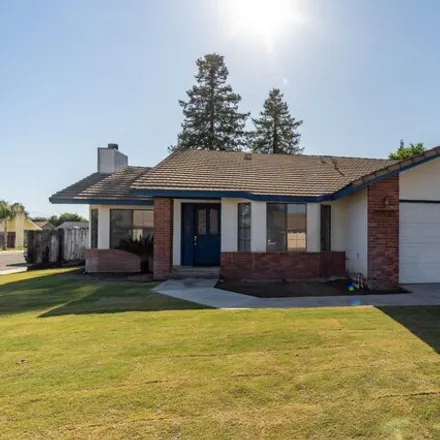 Buy this 3 bed house on West Belleview Avenue in Porterville, CA 93257