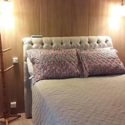 Buy this 2 bed apartment on Avenida dos Remédios 733 in Vila Marisa, Osasco - SP