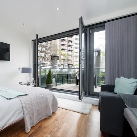 Rent this studio apartment on 103 Blackwall Way in London, E14 9RF