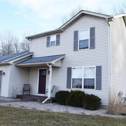 Rent this 3 bed house on 9398 Huron Park Drive in Hamburg Township, MI 48116