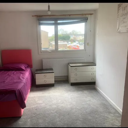 Rent this 1 bed room on 30 Ilsham Grove in Longbridge, B31 4NS
