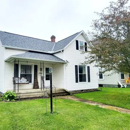 Buy this 3 bed house on 821 Clinton Avenue in Washington Court House, OH 43160