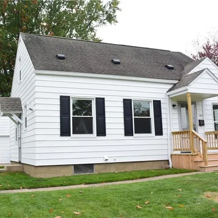 Buy this 3 bed house on 124 Madison Avenue in Cuyahoga Falls, OH 44221