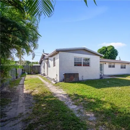 Rent this 2 bed condo on 1314 West 80th Street in Hialeah, FL 33014