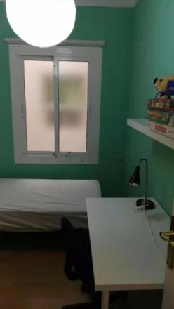 Rent this 6 bed room on Farmàcia M. Carme Cartañá Gámez in Passeig de Maragall, 106
