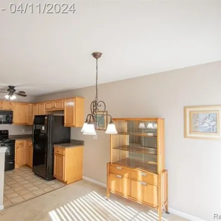 Image 6 - 43953 Rushcliffe Drive, Sterling Heights, MI 48313, USA - Condo for sale