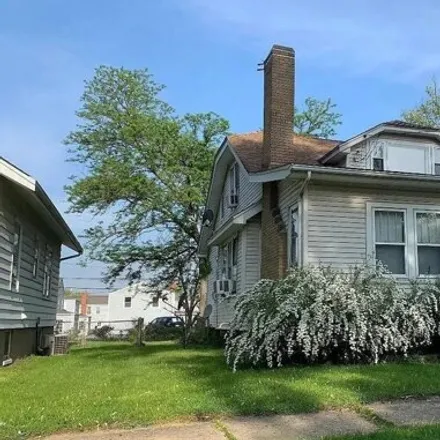 Buy this studio house on 2335 North Delaware Street in Peoria, IL 61603