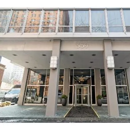 Buy this 4 bed condo on 326-330 West Wellington Avenue in Chicago, IL 60657
