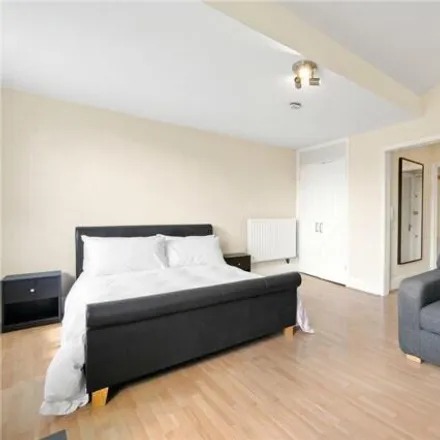 Image 7 - 20 Belgrave Gardens, London, NW8 0RD, United Kingdom - Apartment for rent