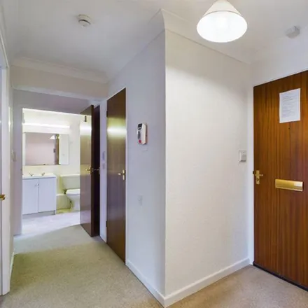 Image 3 - Lidl, Priory Street, Carmarthen, SA31 1LS, United Kingdom - Apartment for rent