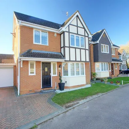 Rent this 5 bed house on Mitchell Close in Leavesden, WD5 0TQ