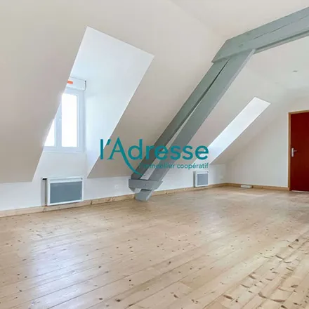 Rent this 1 bed apartment on 1 Sentier d'Orzeau in 78250 Meulan-en-Yvelines, France